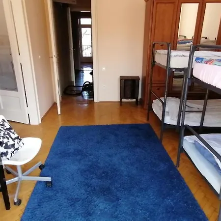 Bauhaus Astoria Hostel *