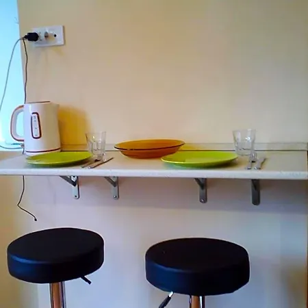 Bauhaus Astoria Hostel *