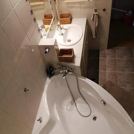 Bauhaus Astoria بيت شباب *