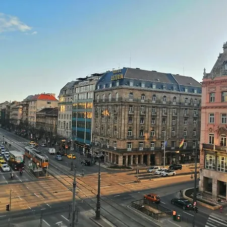 Bauhaus Astoria بيت شباب *