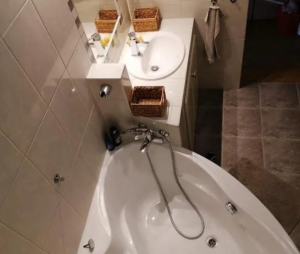 Bauhaus Astoria Albergue *