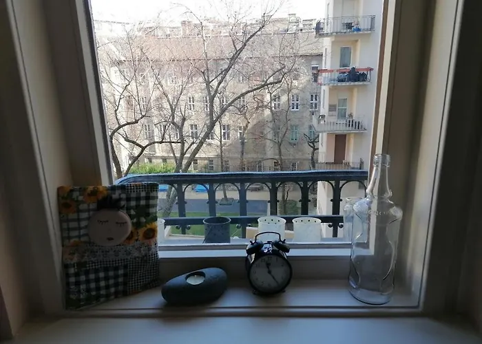 Bauhaus Astoria Albergue *