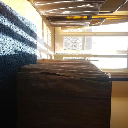 Bauhaus Astoria Hostel *